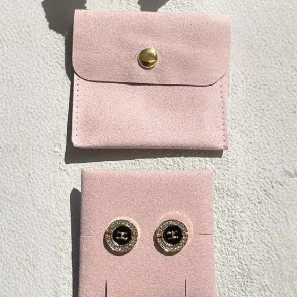 EARRINGS NWOT Gold Like and Black Stud Earrings - Picture 7 of 7